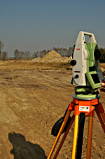 Grabungsdokumentation mit digitaler Totalstation.